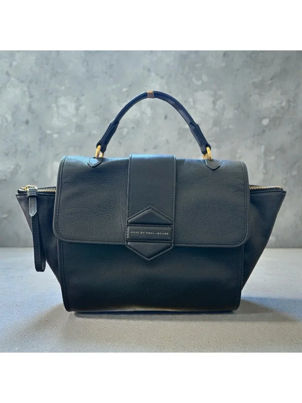 Marc by Marc Jacobs Women’s Black Leather Satchel Crossbody Bag Gold Hardware - Picture 1 of 6